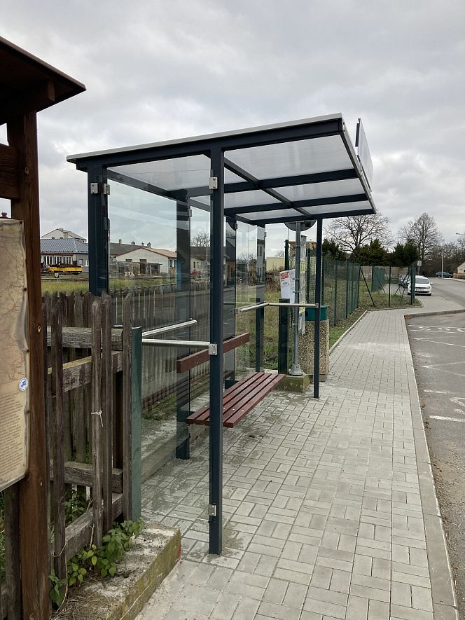 Autobusová zastávka Okříšky
