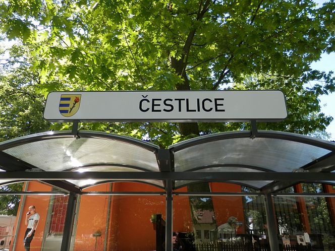 označník zastávky Čestlice