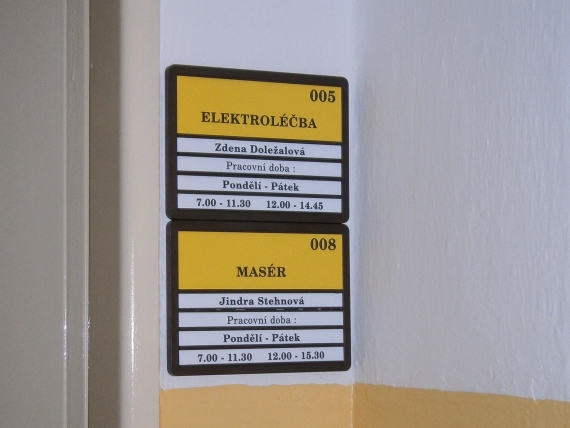 Plastové dveřní tabulky Indik