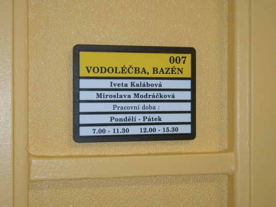 Plastové dveřní tabulky Indik